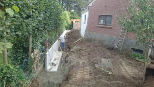 plaatsing keerwanden l-profielen tuin Vlezenbeek