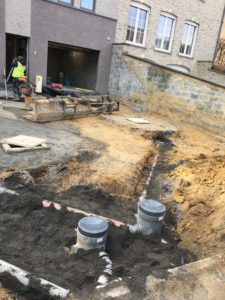 aanleg gescheiden rioleringsstelsel Vlezenbeek met infiltratieput hemelwaterput septische put_0774