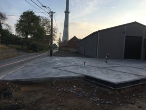 aanleg oprit in gepolierd beton